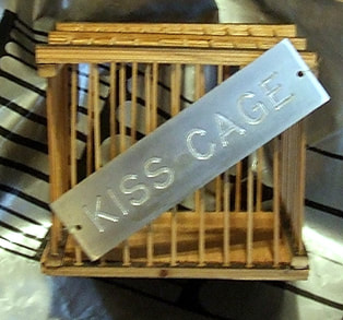 Brewton Kiss Cage (side)